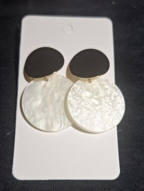 Women’s White Mother-of-Pearl Drop Earrings with Black Accent